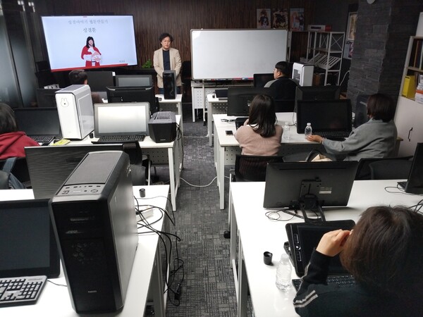 고양 MCC 웹툰스쿨에서 열린 박연조 교수의 '성경툰' 오픈강좌.