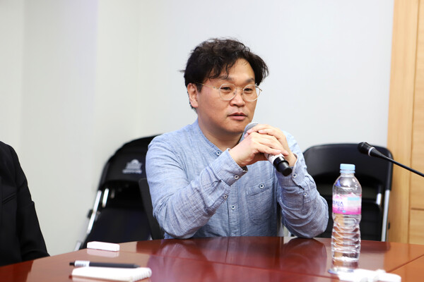 박연조 한국웹툰협회 부회장은 돈을 벌 수 있는 작품을 찾으려면 그 돈을 벌 수 있는 작가를 만들어내야 된다면서 논의를 마무리하였다.