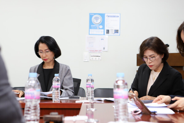 ‘문화강국을 위한 책문화생태계 정책 제안’ 간담회에 참석한 출판인들.