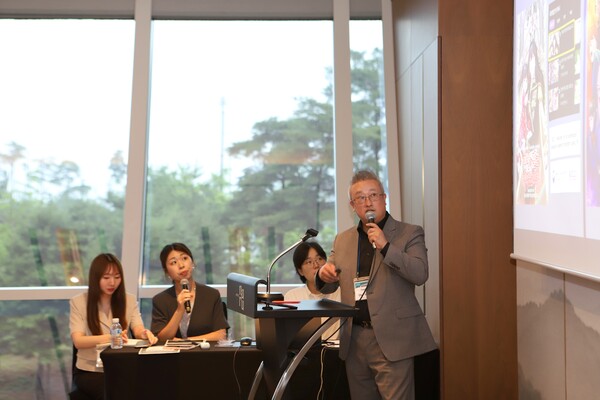 글로벌 웹툰산업 교류회의 세션 발표.