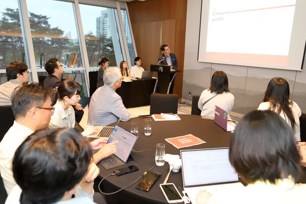 글로벌 웹툰산업 교류회의 세션 발표.