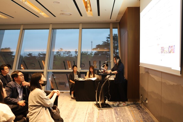 글로벌 웹툰산업 교류회의 세션 발표.