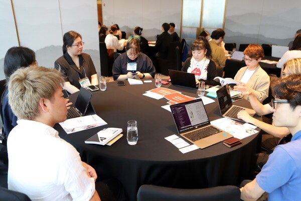 글로벌 웹툰산업 교류회의 세션 발표.