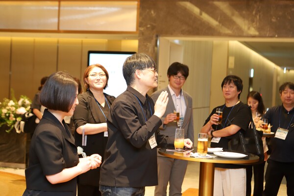 마지막 네트워킹 시간. 서범강 회장의 건배 제의.