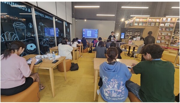 지난 2월 7일, 8일 말레이사에서 'AI 기반 K-코믹스와 웹툰 크리에이터 체험 워크숍(AI-Based K-COMICS & WEBTOON Creator Experiential Workshop)'이 개최되었다.